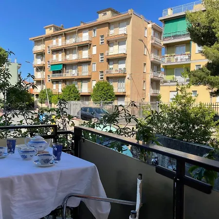 Apartment 2 Locali - 100 Metri Dal Mare - Free Parking *