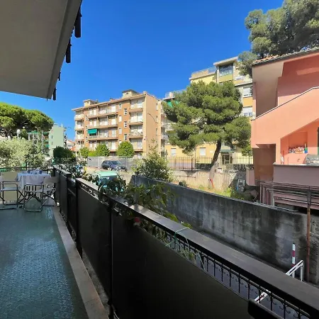 Apartment 2 Locali - 100 Metri Dal Mare - Free Parking *