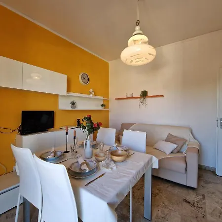 Apartment 2 Locali - 100 Metri Dal Mare - Free Parking *